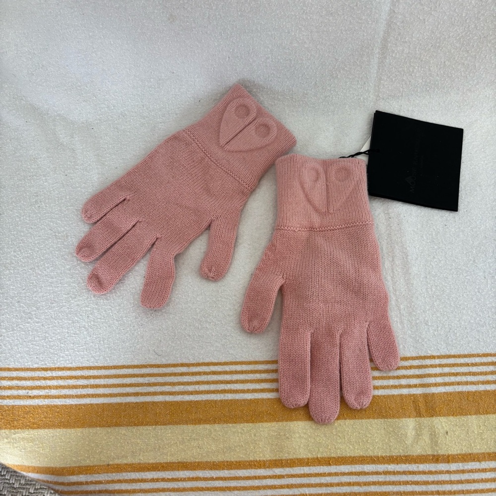 Moose Knuckles Pink Rose Smoke Imlay Knit gloves